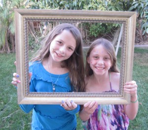 frame sydni and bella